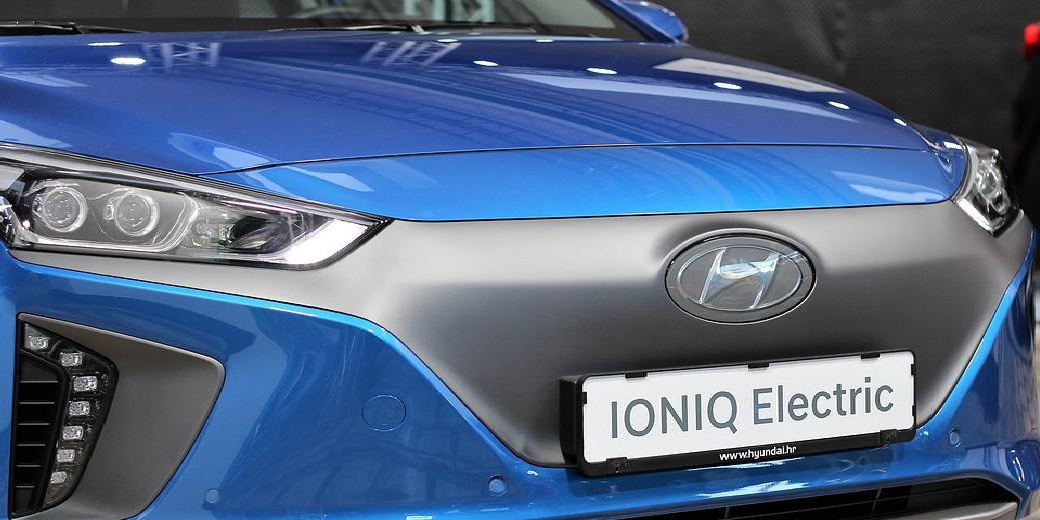 Hyundai Ioniq 6    (World Car of the Year 2023)