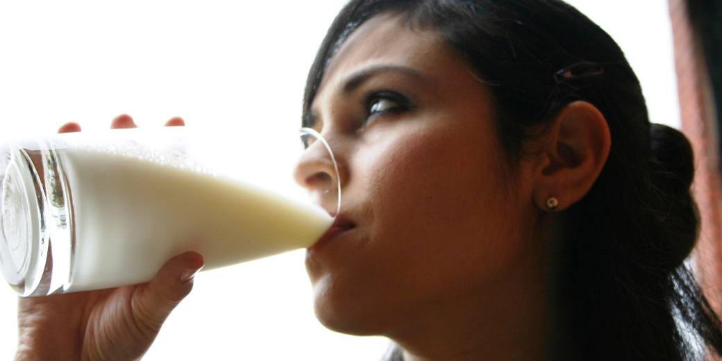 Сырое молоко дешевеет, молочная продукция дорожает