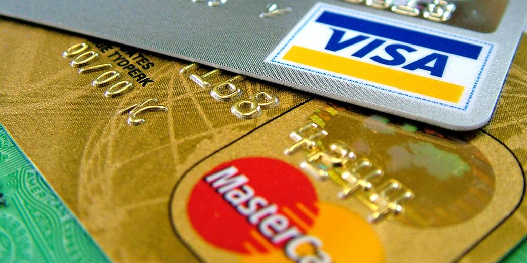 Некоторое снижение в объемах покупок по кредитным картам в мае