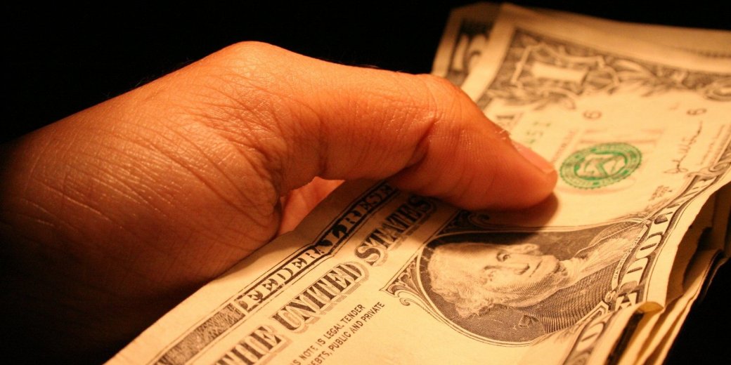 Почти половина американцев не имеет отложенных на черный день денег