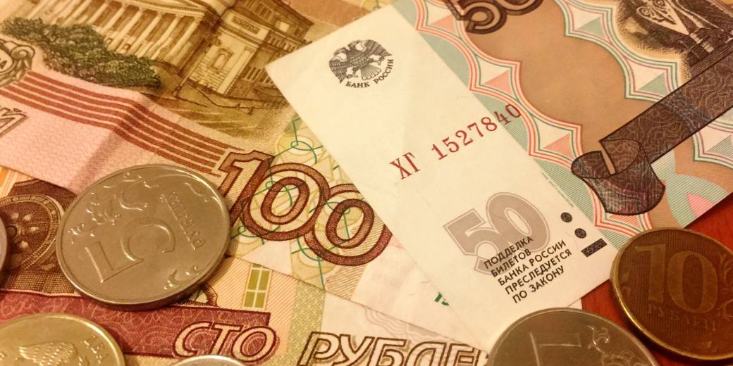 Обвал рубля на Forex продолжается