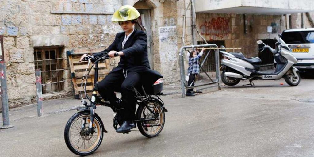 Законопроект: езда на электровелосипеде только в шлеме