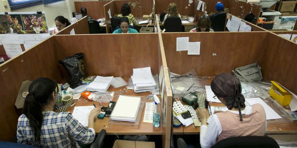 В Израиле по-прежнему почти 130 тысяч не занятых рабочих ставок