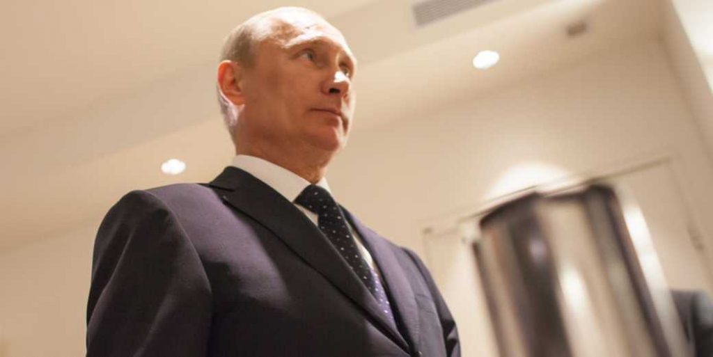 Путин отметил, что красивая и симпатичная журналистка не понимает его слов о поставках газа в Европу
