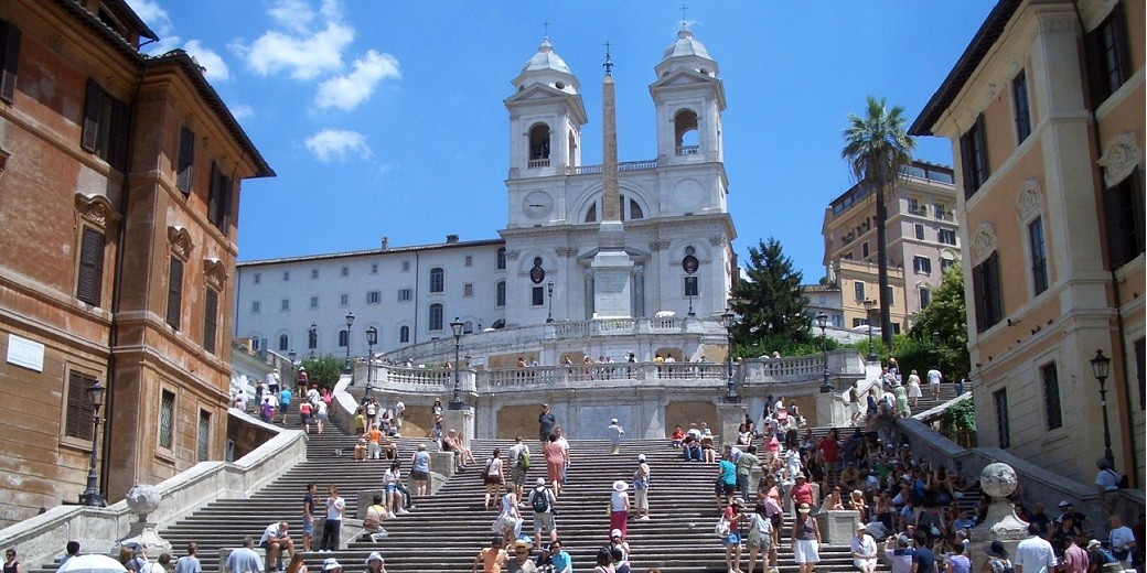 Едете в отпуск в Рим? Не сидите на Испанской лестнице и не купайтесь в фонтанах