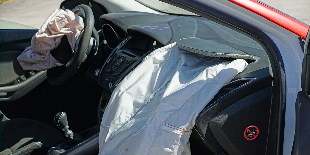 Дефект подушек безопасности Takata преследует производителей автомобилей