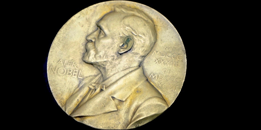 Нобелевскую премию по экономике присудили исследователям, боровшимся с бедностью