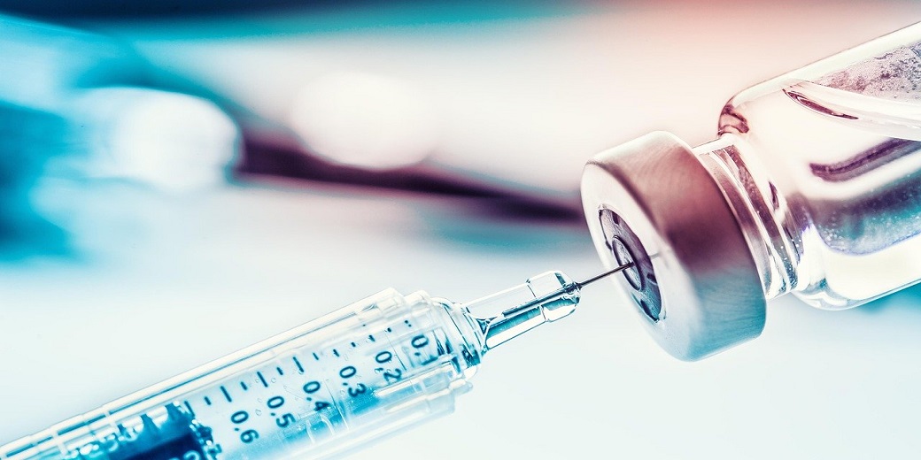 Испытания вакцины от COVID-19 компании AstraZeneca приостановлены на третьей фазе