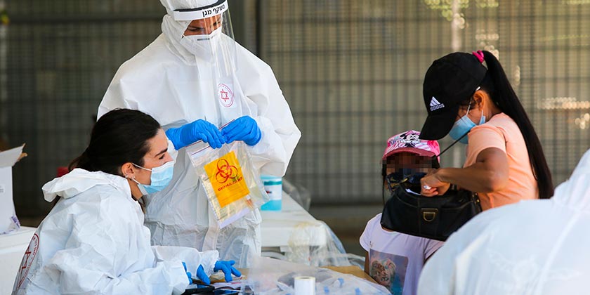 Каждый 7-й тест на коронавирус в Израиле показывает положительный результат