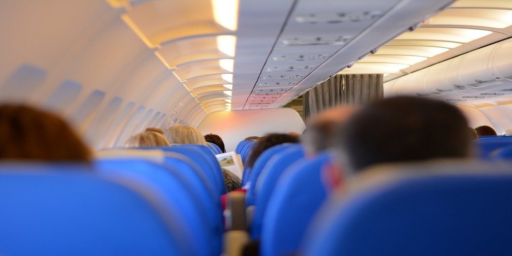 В Евросоюзе отказываются от обязательных масок в самолетах и ​​аэропортах