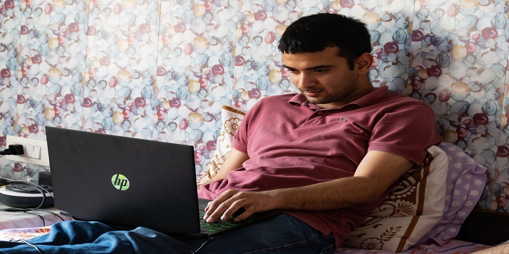 Израильтяне проводят перед экранами компьютеров 12 часов в сутки