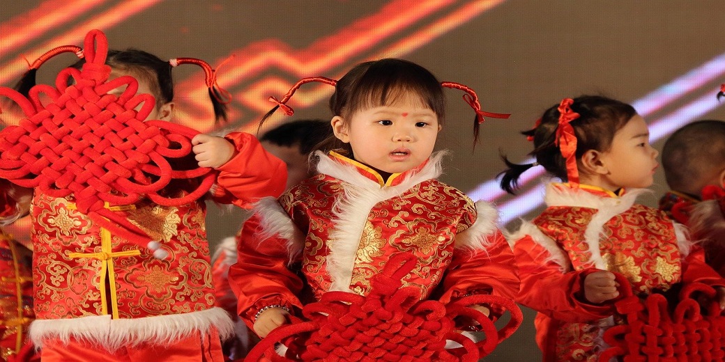 Политбюро ЦК КП Китая разрешило семьям заводить трех детей