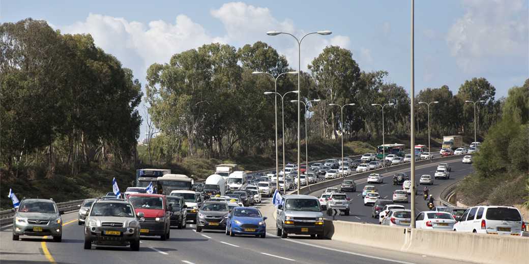Почему машины в Израиле проезжают так много и изменится ли ситуация в будущем?