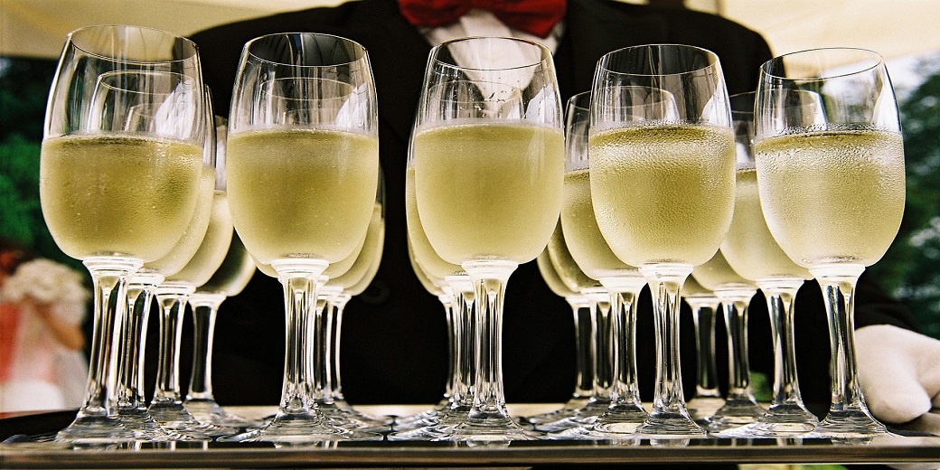 В России разрешили называть «шампанским» только местное игристое вино