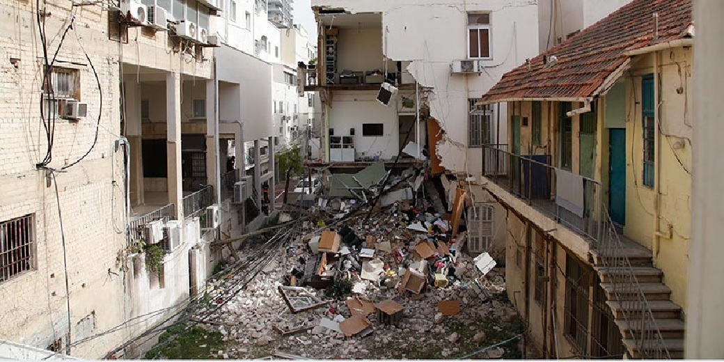 Жильцам рухнувшего дома в Холоне оплатят аренду на время утверждения «пинуй-бинуй»