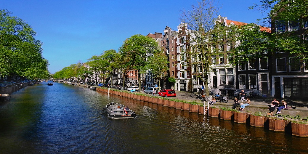 Власти Амстердама запретили строительство новых отелей