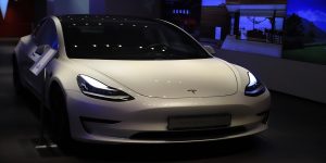 Регулятор Калифорнии обвинил Tesla во введении покупателей в заблуждение относительно автопилота
