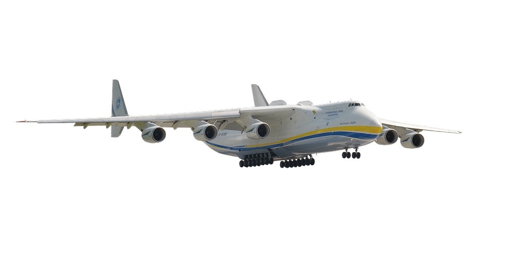 Обломки уничтоженного Ан-225 «Мрия» отправляют с аэродрома на утилизацию