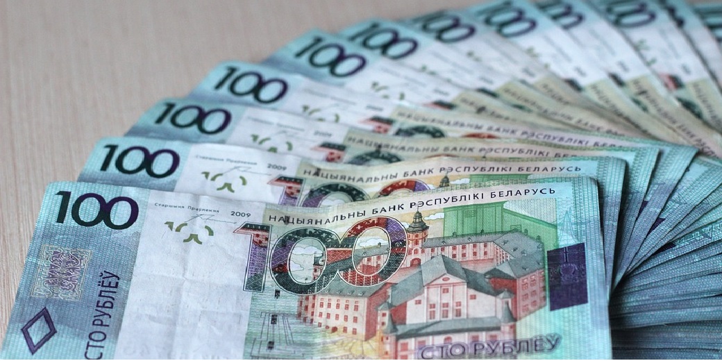 Белорусский рубль обновил минимумы к доллару и евро, но вырос к рублю