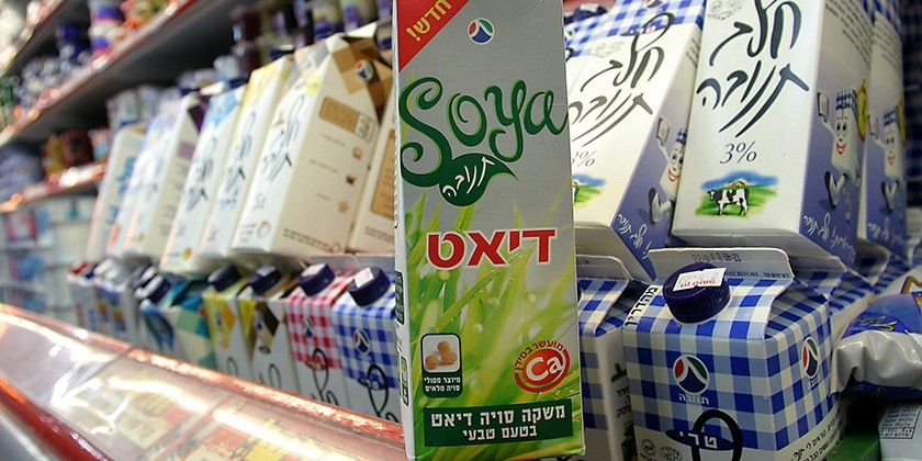 Молочная империя под ударом: израильтяне все чаще предпочитают натуральному молоку альтернативные варианты