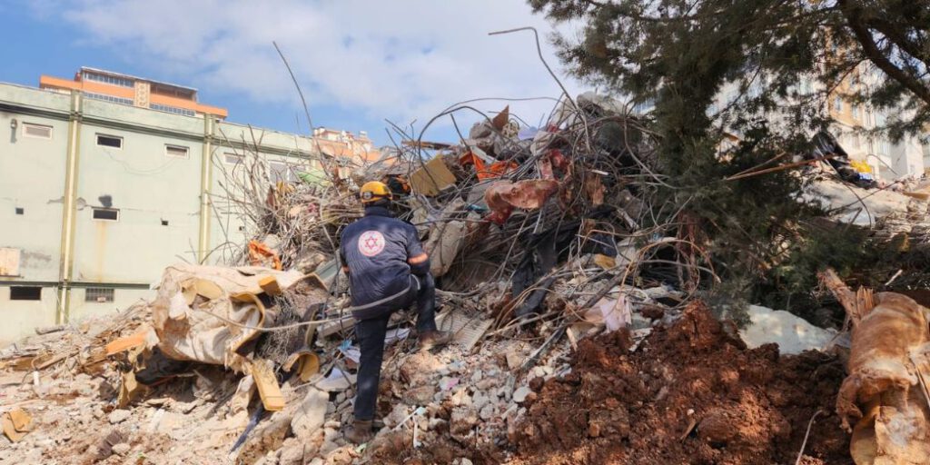 Израильские спасатели эвакуированы из Турции на самолете Мириам Адельсон в связи с «непосредственной угрозой»