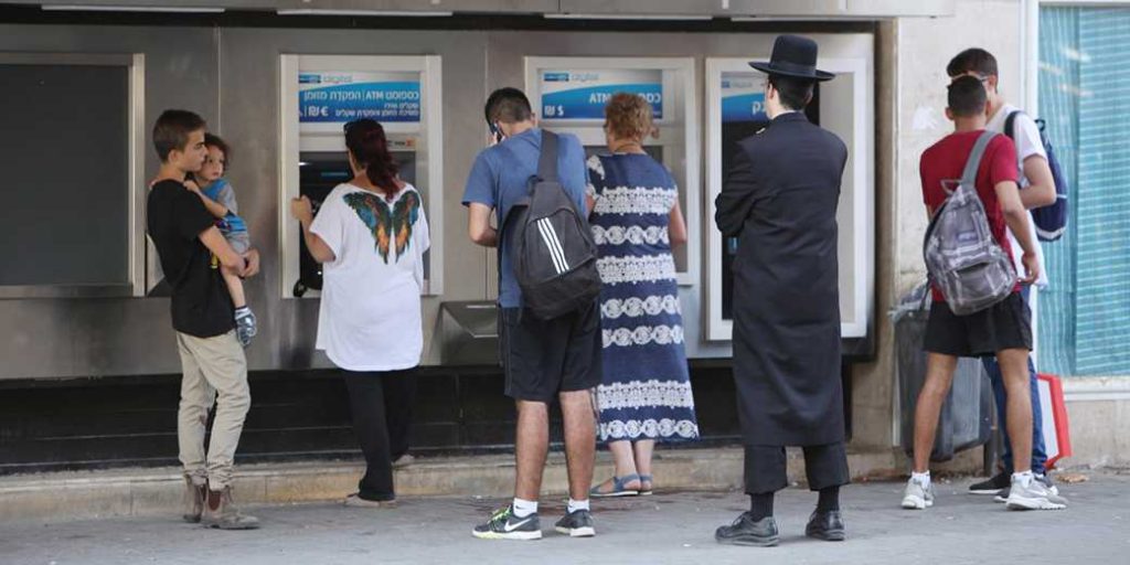 Возможность поменять банк «нажатием кнопки» не набирает популярность у израильтян
