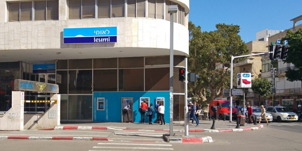 Израильские банки начнут выплачивать проценты по деньгам на текущих счетах?