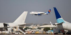 United Airlines не вернется в Израиль до конца мая, но официально об этом не объявила