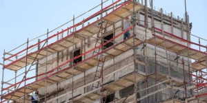 Активность строительной отрасли в Израиле сократилась наполовину